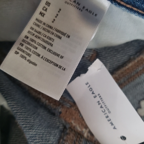 AE NWT Denim '90s HIGH RISE Boyfriend Short - SIZE 2 (26 W) - Picture 9 of 9